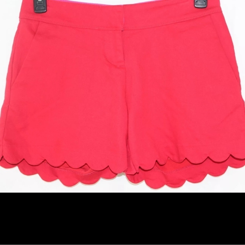 Isaac Mizrahi New York red scalloped hem woman’s shorts Sz 16